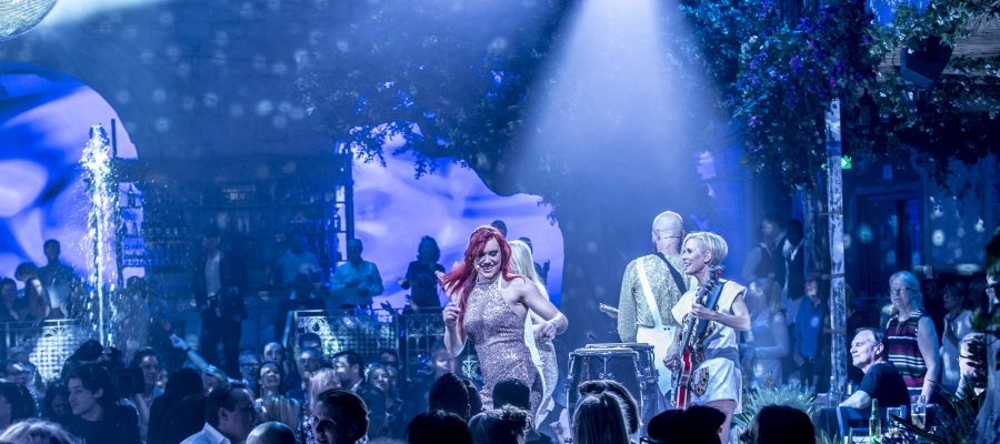Chroma-Q Inspire LEDs Provide Immersive Show Dining Experience for MAMMA MIA! THE PARTY